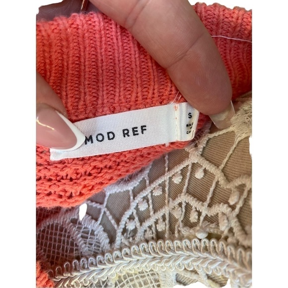 MOD REF Textured Cotton Coral V-neck Sweater | Size:S - Picture 9 of 10